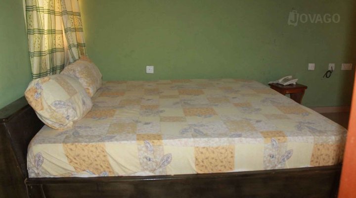 Crownfit Hotel and Suite