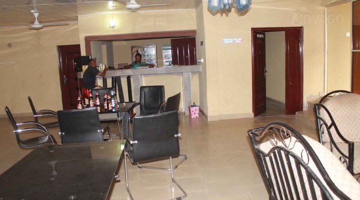 Crownfit Hotel and Suite