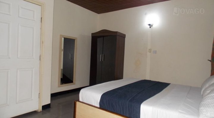 Pizzazz Hotels & Suites