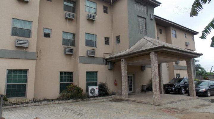 Pizzazz Hotels & Suites