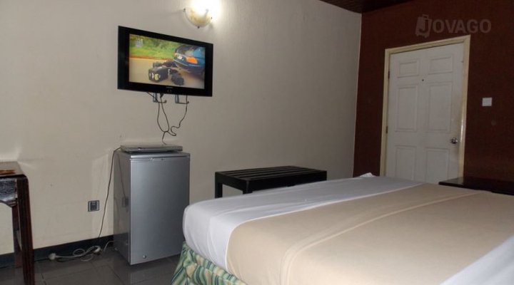 Pizzazz Hotels & Suites