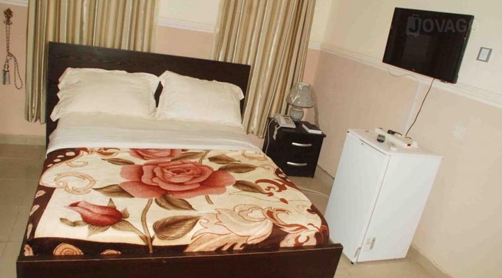 Hay Bravo Hotels & Suites
