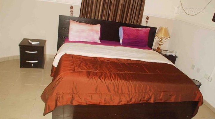 Hay Bravo Hotels & Suites