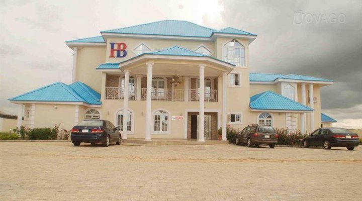 Hay Bravo Hotels & Suites