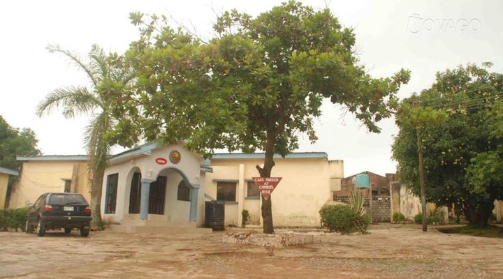 Rosedeen Boulevard Suites