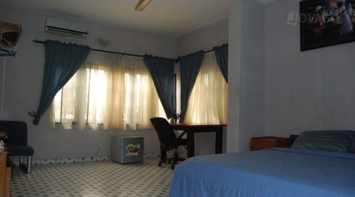 Collington Furnished Chalet