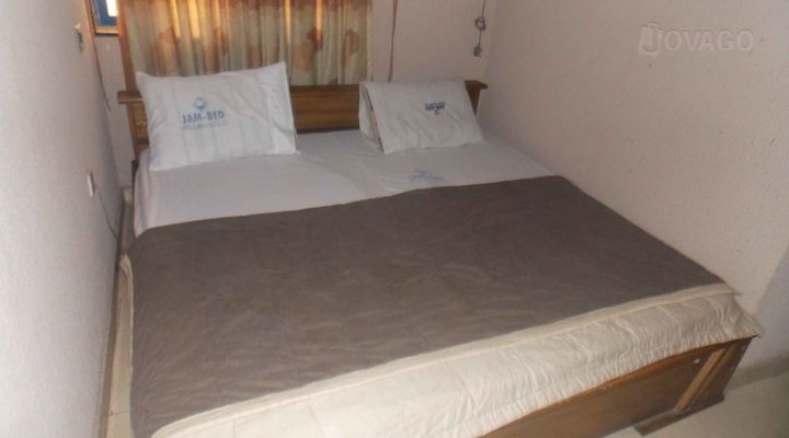 Jambed Hotel and Suites