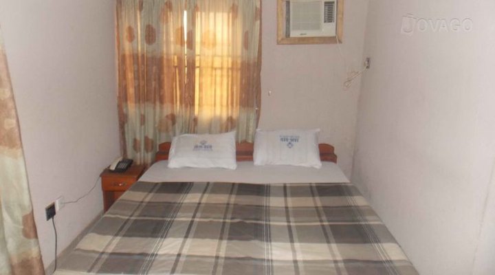 Jambed Hotel and Suites