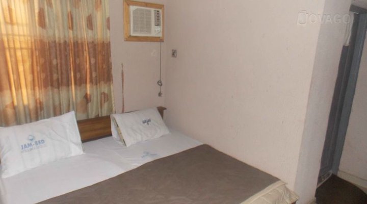 Jambed Hotel and Suites