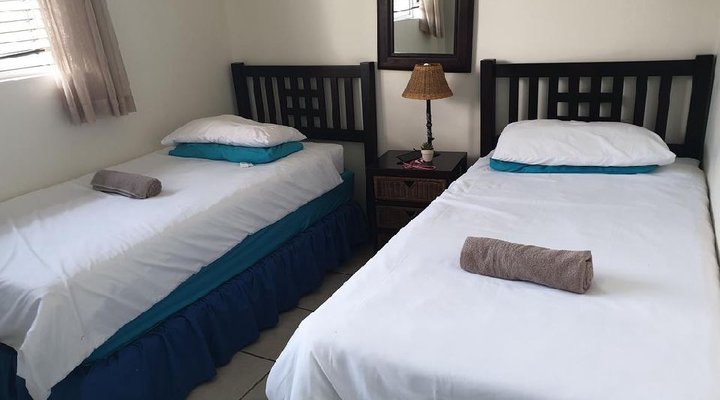 Uvongo Lucia Blue Flag beach apartment