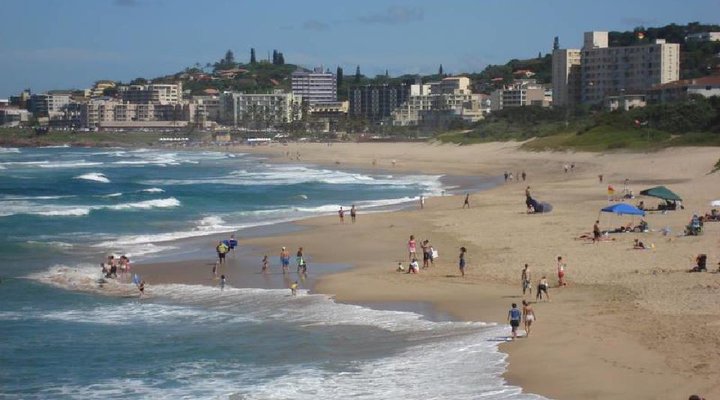 Uvongo Lucia Blue Flag beach apartment