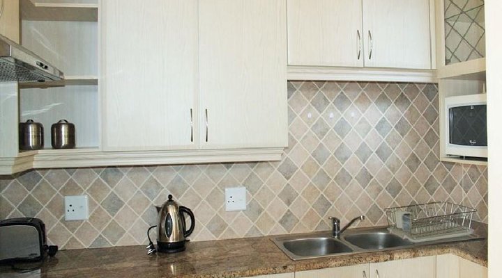 Uvongo Lucia Blue Flag beach apartment