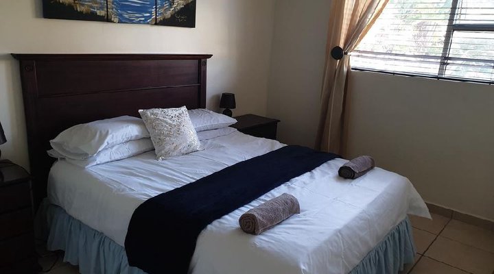 Uvongo Lucia Blue Flag beach apartment