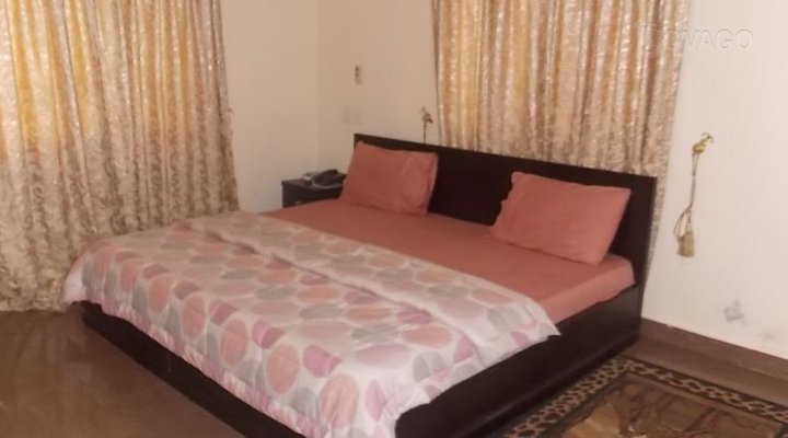 Jojo Hotels and Parks, Ado