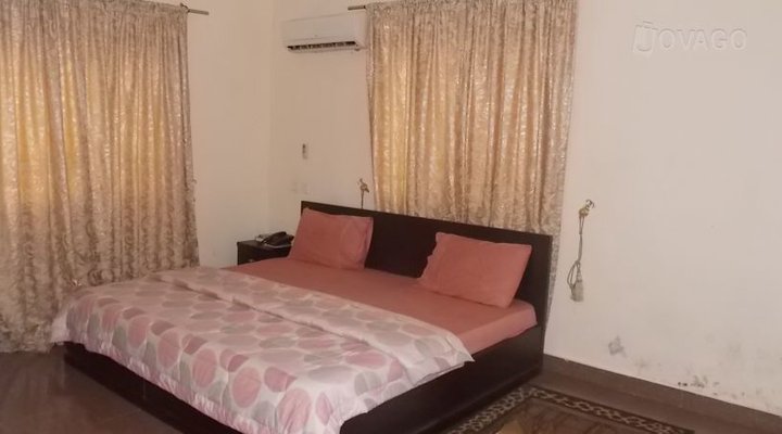 Jojo Hotels and Parks, Ado