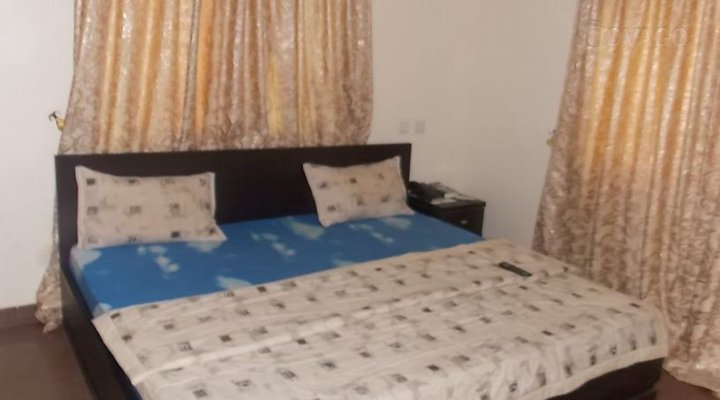 Jojo Hotels and Parks, Ado