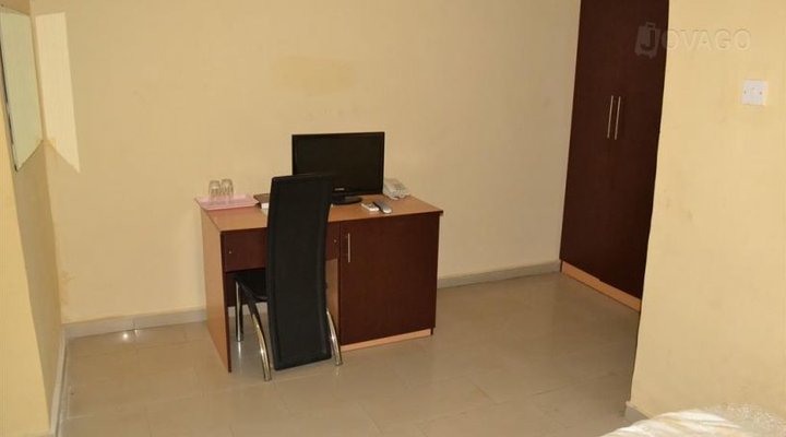 Airport Valley Resort