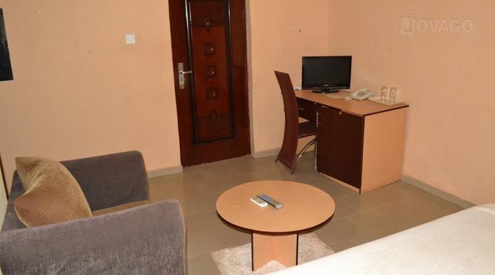 Airport Valley Resort