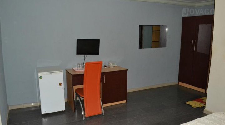 Airport Valley Resort