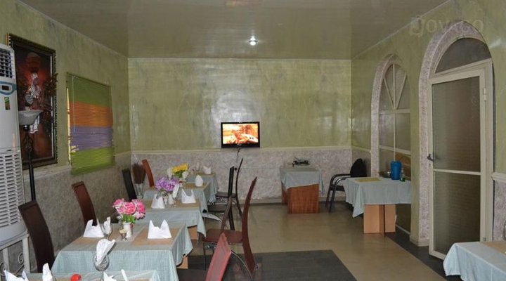 Airport Valley Resort