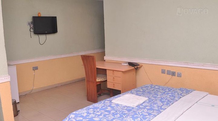 Citadel De Continental Hotel and Suites