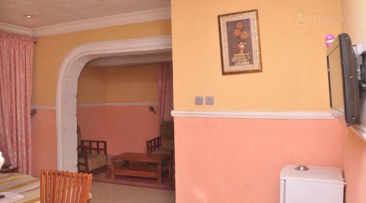 Citadel De Continental Hotel and Suites