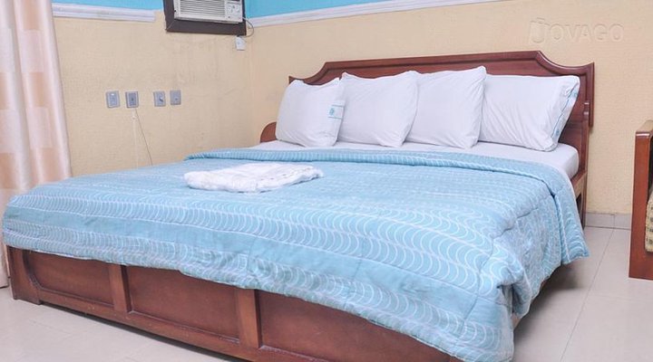 Citadel De Continental Hotel and Suites