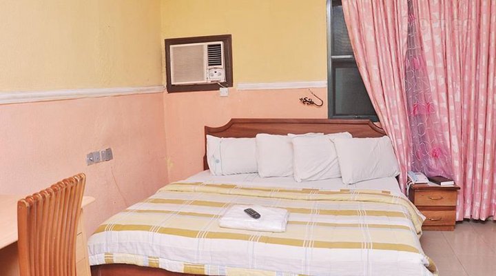 Citadel De Continental Hotel and Suites
