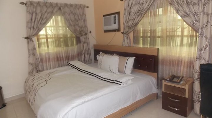 Pakas Hotel and Suites Ltd
