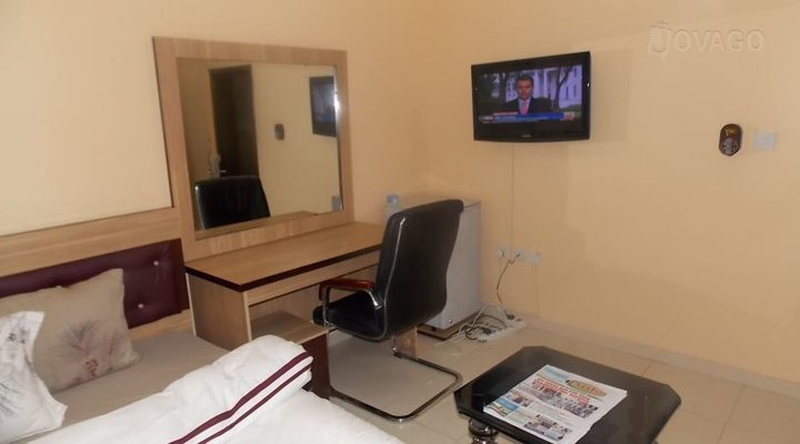 Pakas Hotel and Suites Ltd