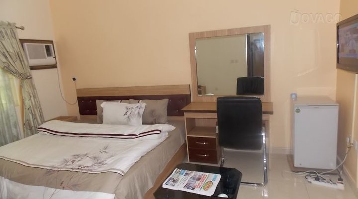 Pakas Hotel and Suites Ltd