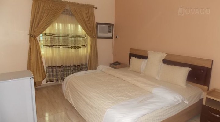Pakas Hotel and Suites Ltd