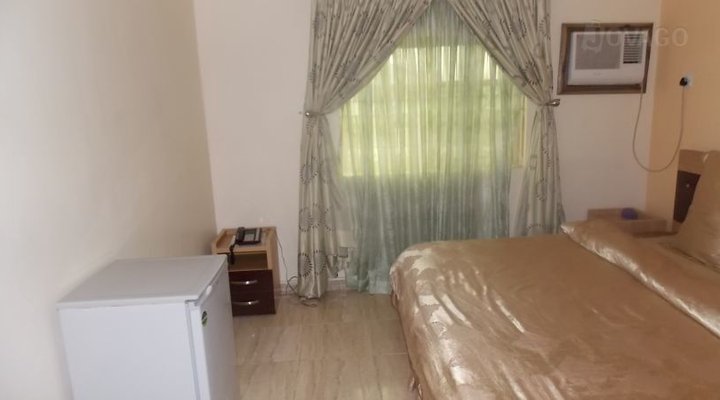 Pakas Hotel and Suites Ltd