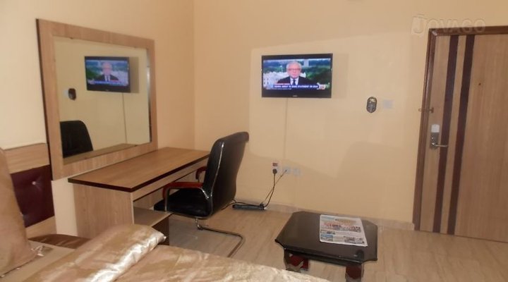 Pakas Hotel and Suites Ltd