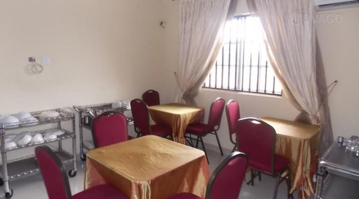 Deroma Hotel & Suites