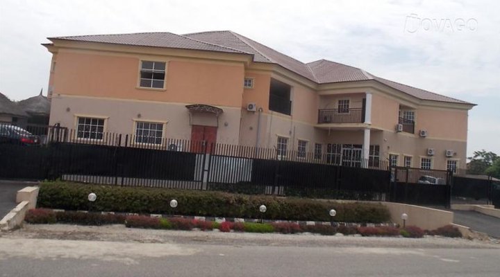 Deroma Hotel & Suites