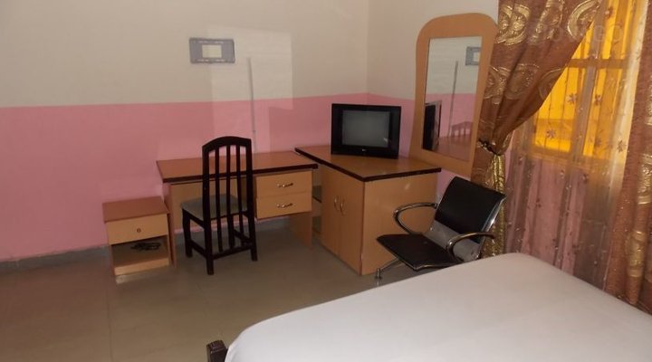 Apple's Hotel And Resort