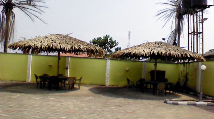 Davvy Hotel And Apartment