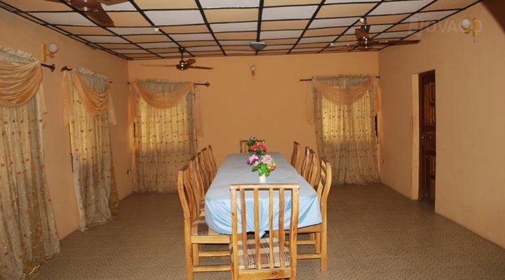 Liz-Vic Hotel