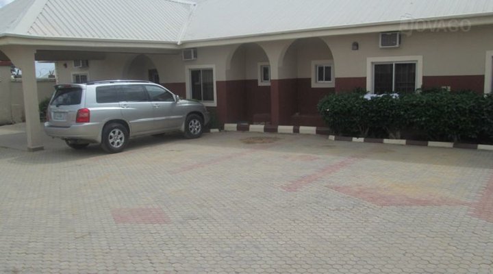 Larema International Hotel & Suites