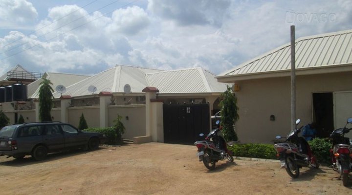 Larema International Hotel & Suites