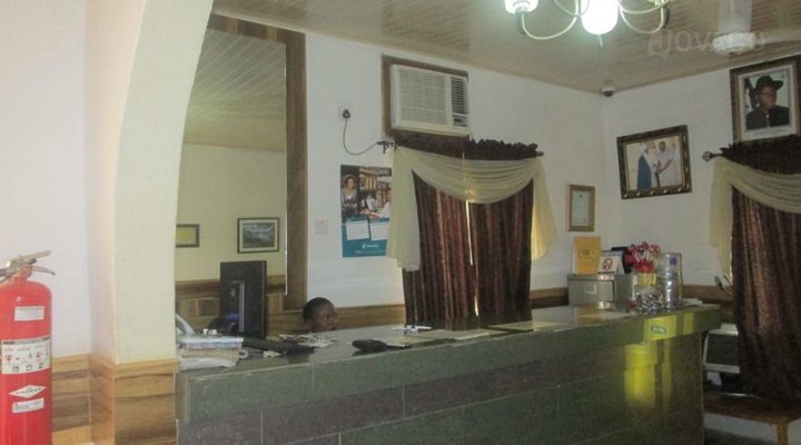 Larema International Hotel & Suites