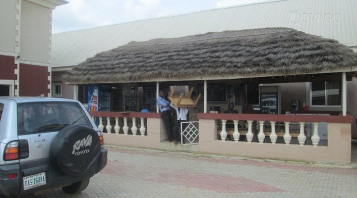 Larema International Hotel & Suites