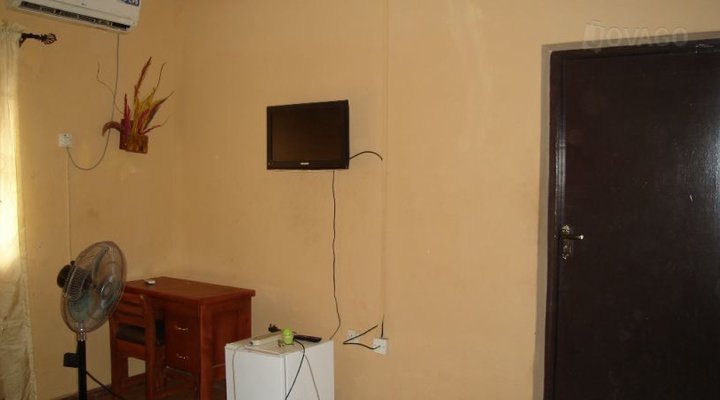 Mork-Akins Hotel and Suites