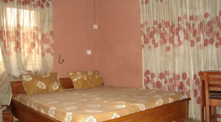 Mork-Akins Hotel and Suites