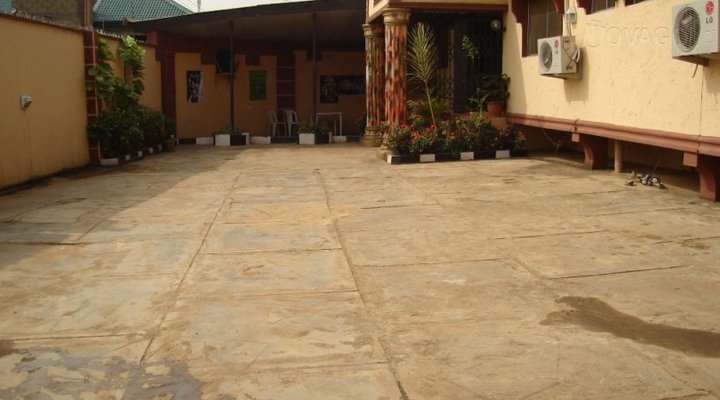 Mork-Akins Hotel and Suites