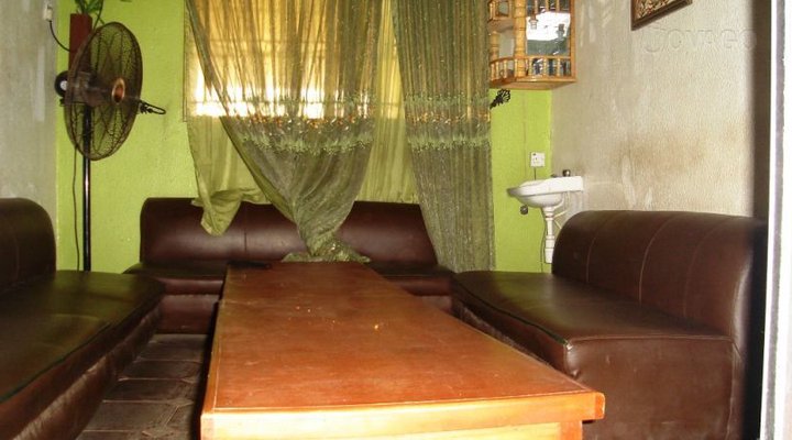 Mork-Akins Hotel and Suites