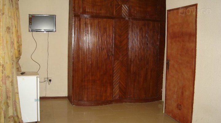 Mork-Akins Hotel and Suites