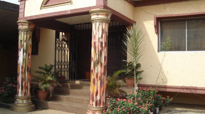 Mork-Akins Hotel and Suites