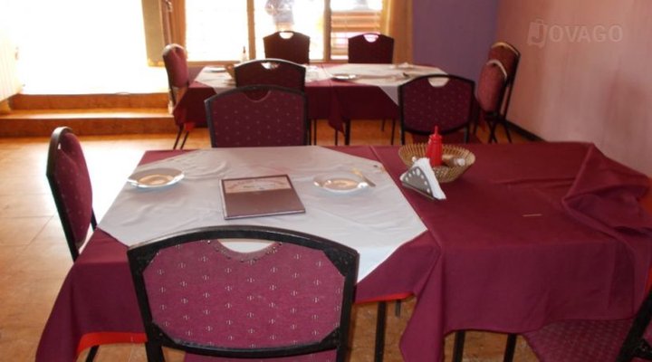 Red Chilli Lodge & Restaurant